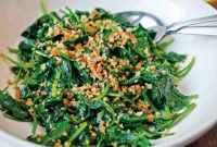 Garlicky Spinach with Toasted Crumbs