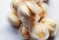 Delicate Cream Meringue Sandwich